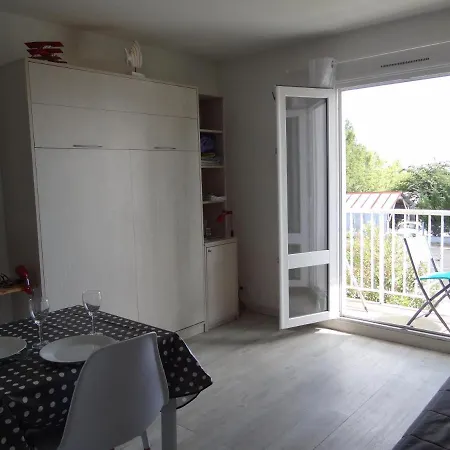 Pour 2, Lumineux, 300m De La Plage, Vue Sur La *